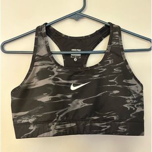 Nike sports bra size medium